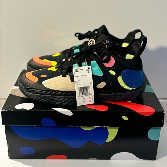 JAMES HARDEN VOL. 5 - Picture 4 of 7